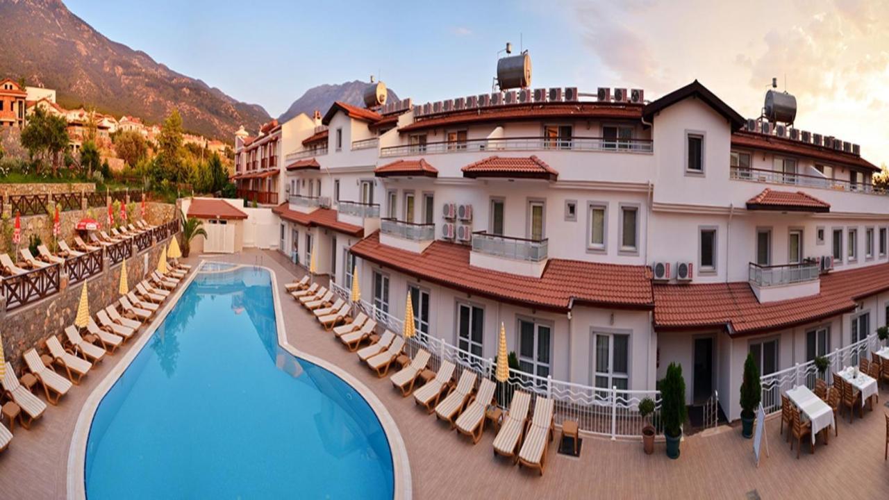 Konfor Suite Otel Cedit Luaran gambar
