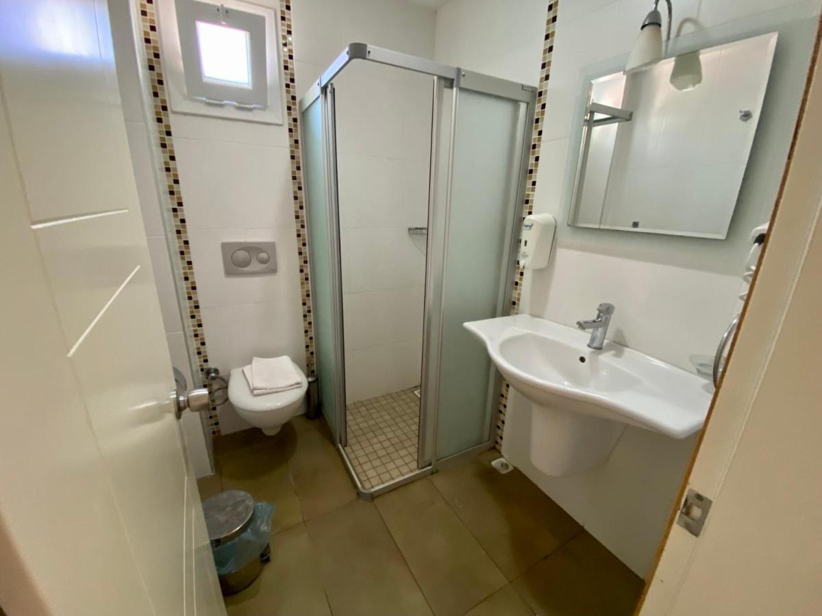Konfor Suite Otel Cedit Luaran gambar