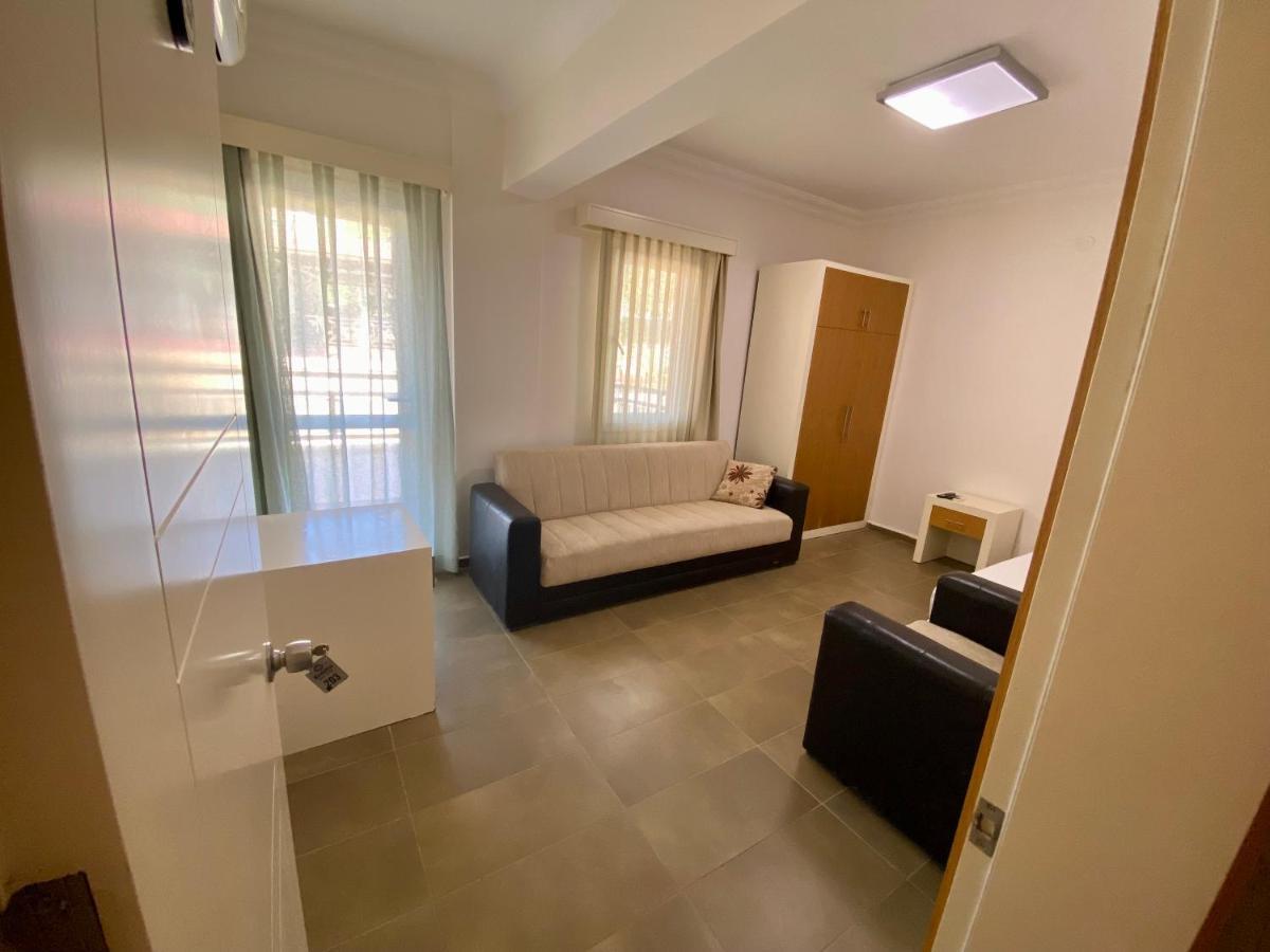 Konfor Suite Otel Cedit Luaran gambar