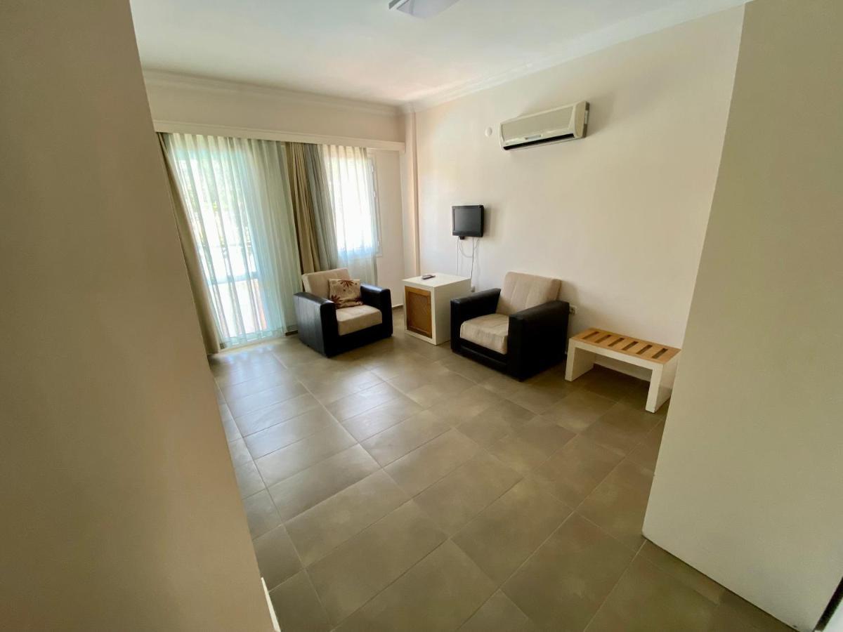 Konfor Suite Otel Cedit Luaran gambar