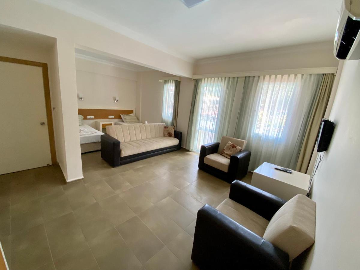Konfor Suite Otel Cedit Luaran gambar