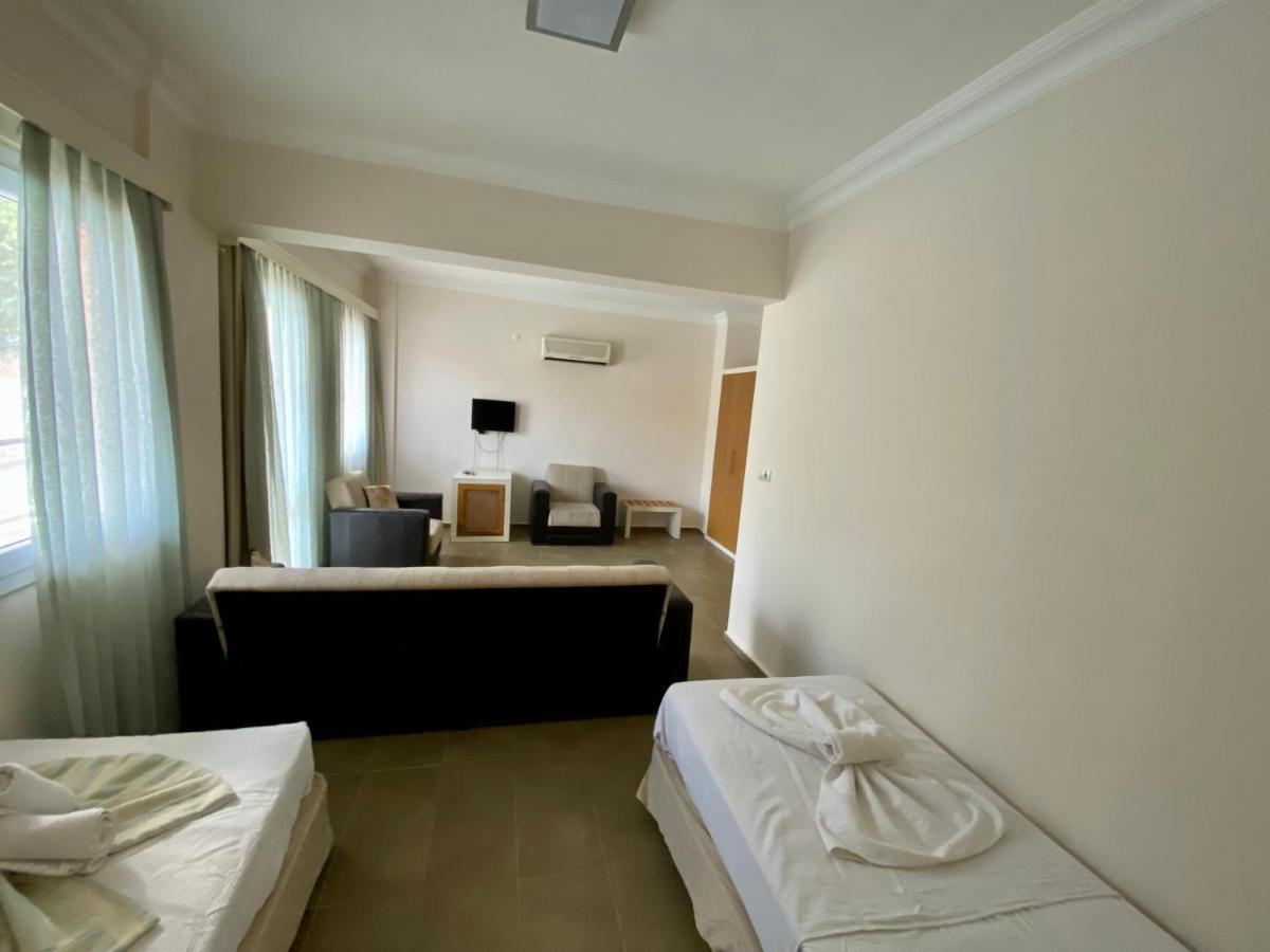 Konfor Suite Otel Cedit Luaran gambar