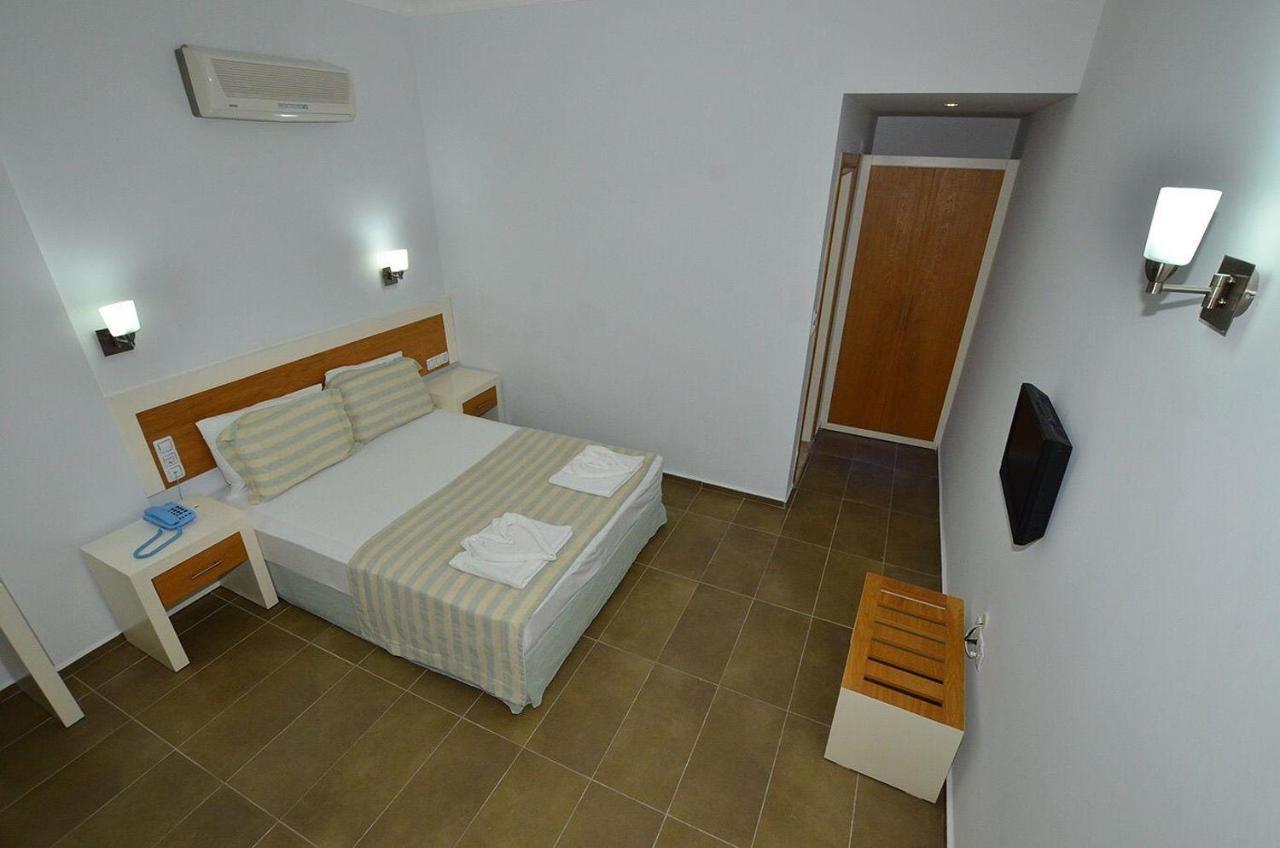 Konfor Suite Otel Cedit Luaran gambar