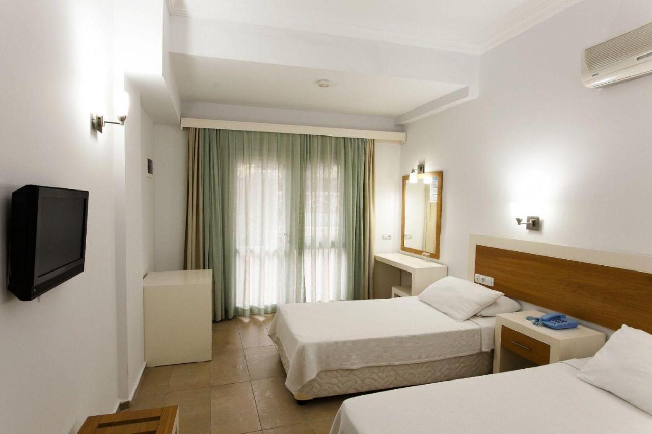 Konfor Suite Otel Cedit Luaran gambar