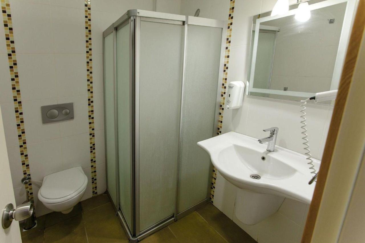 Konfor Suite Otel Cedit Luaran gambar
