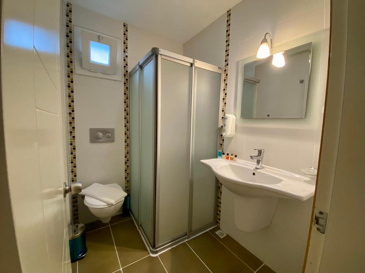 Konfor Suite Otel Cedit Luaran gambar