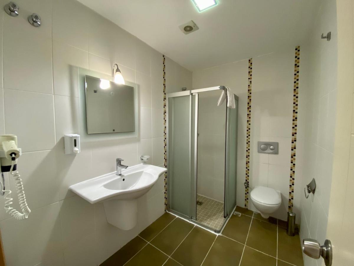 Konfor Suite Otel Cedit Luaran gambar