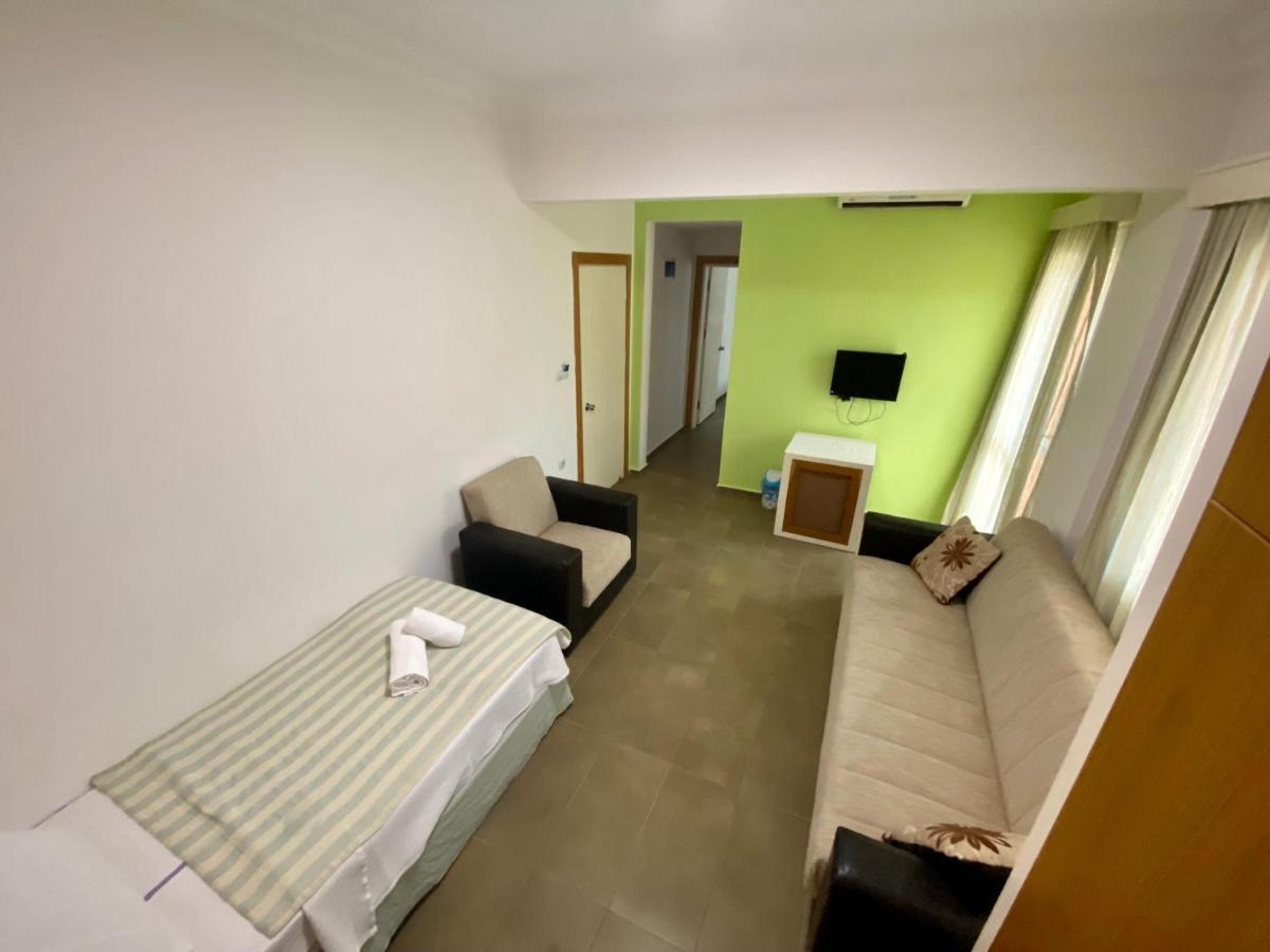 Konfor Suite Otel Cedit Luaran gambar