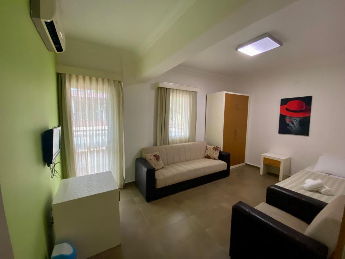 Konfor Suite Otel Cedit Luaran gambar