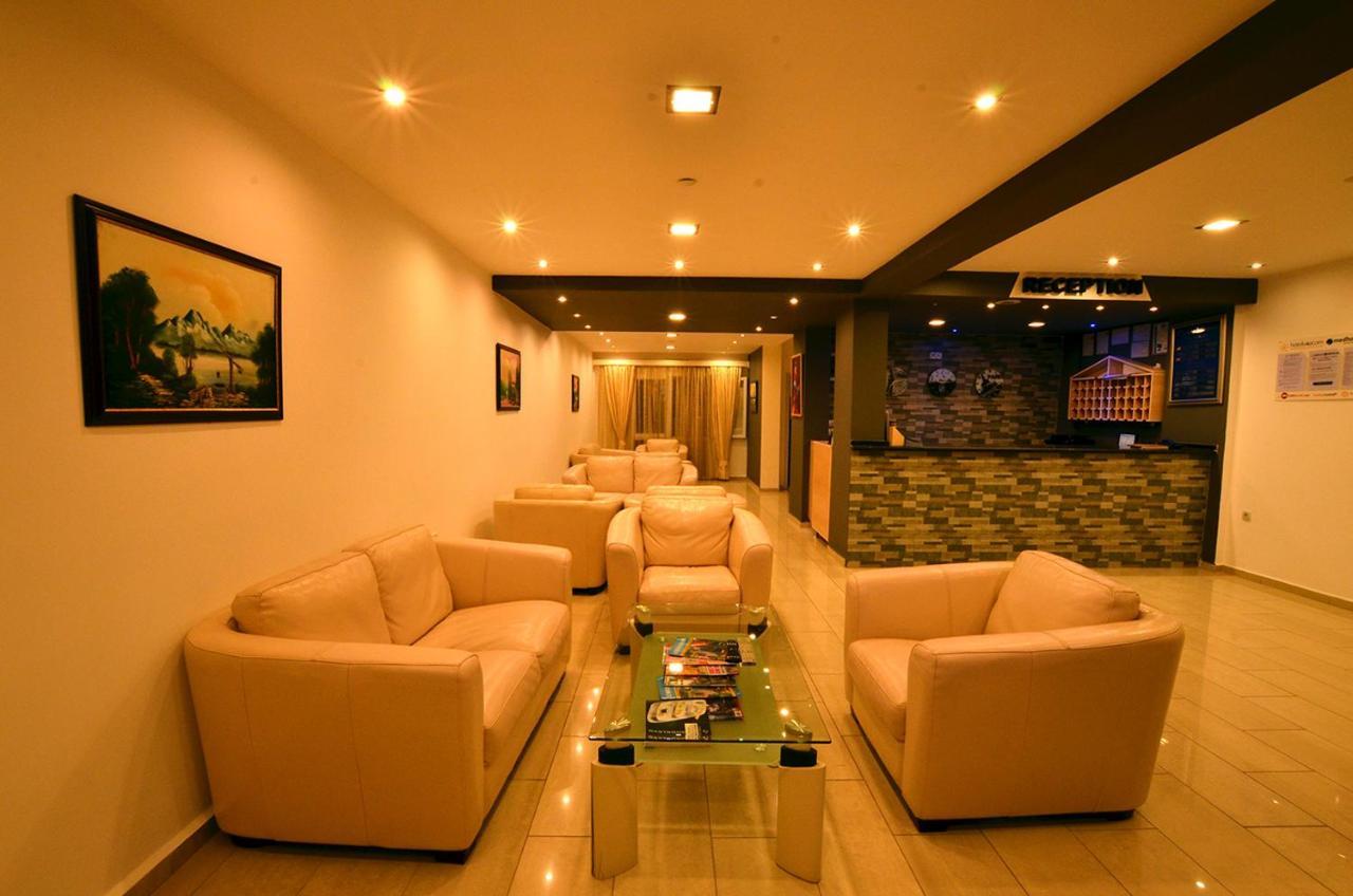 Konfor Suite Otel Cedit Luaran gambar