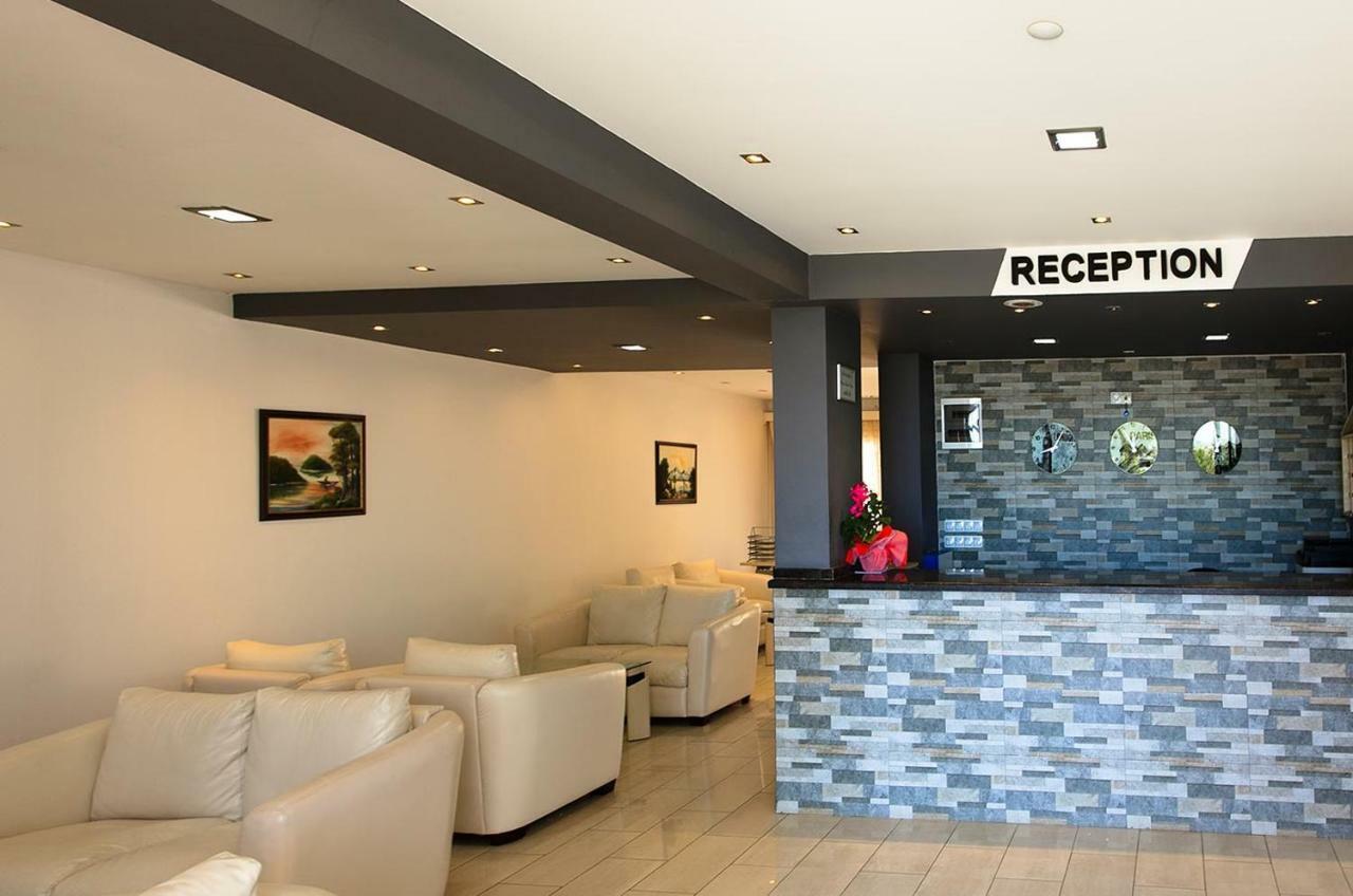 Konfor Suite Otel Cedit Luaran gambar